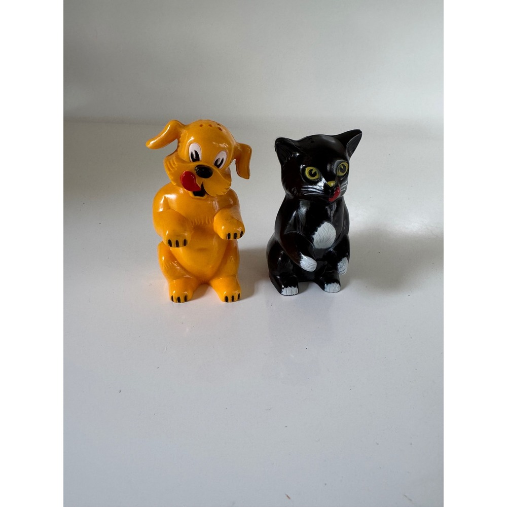 Vintage Plastic Cat and Dog Salt and Pepper Shakers Set Yellow Black Retro USA